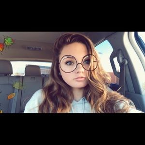 Meet your Posher, Elli